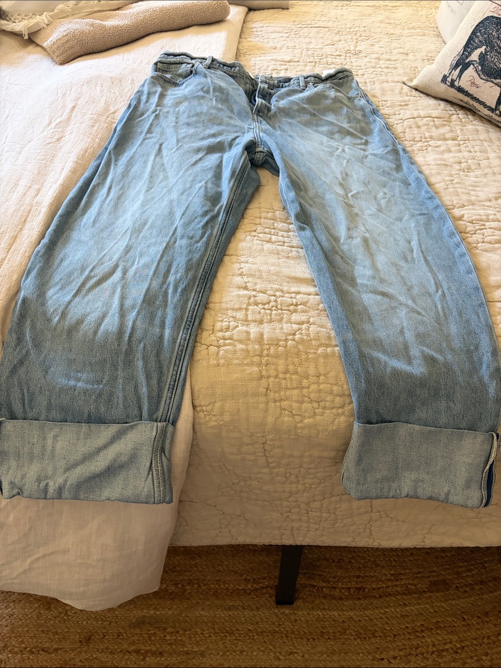 Like new!! Good American Good Standard Barrell Jeans
